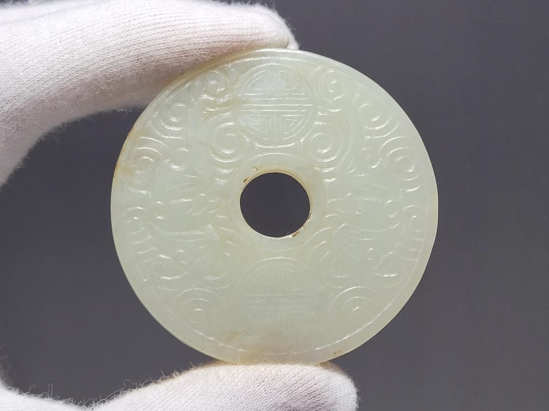 天然玉製 陰刻吉祥蝠紋 玉装飾品 明清時代 直径約5.5cm