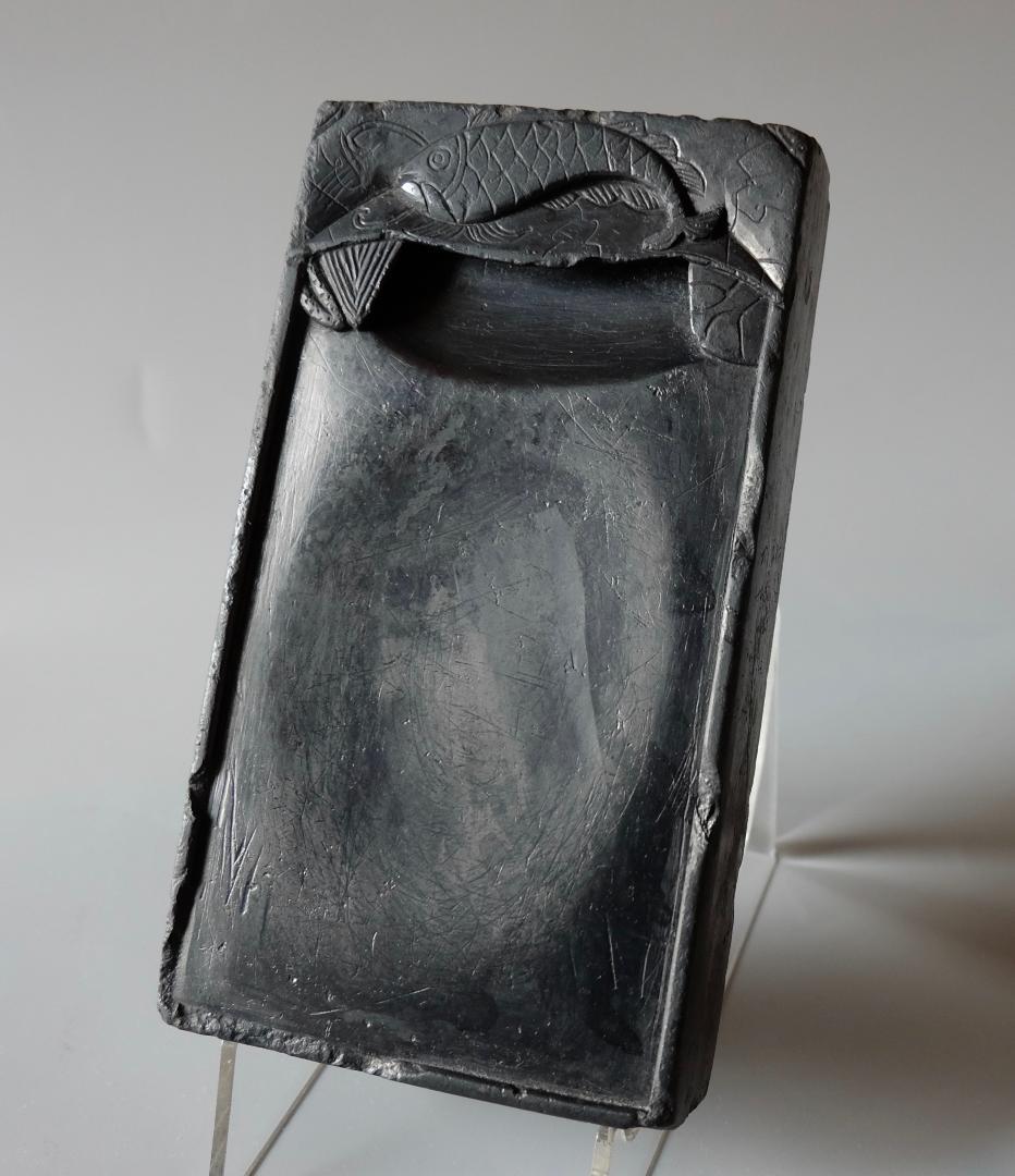 ☆李朝：魚の彫りのある硯