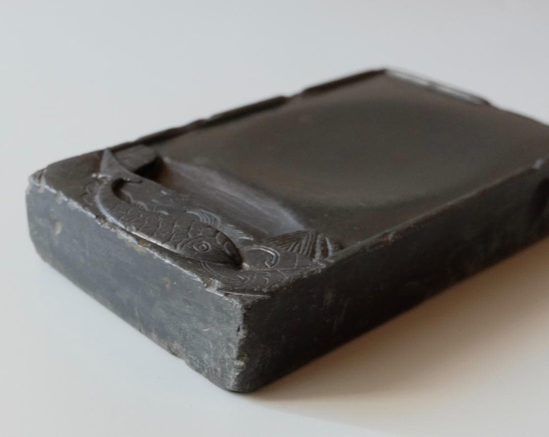 ☆李朝：魚の彫りのある硯