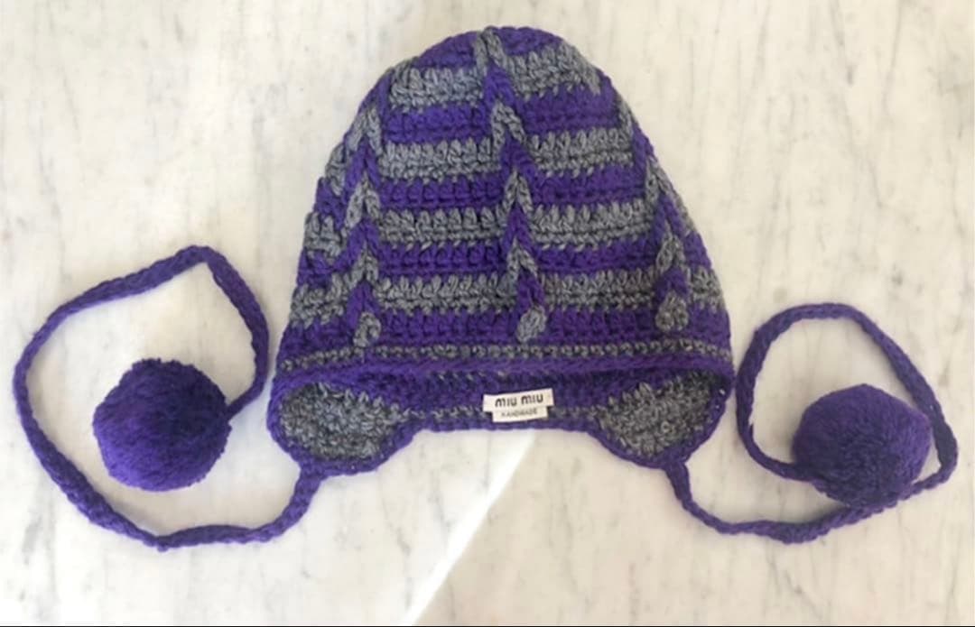 miu miu 手編みニット帽 紫・グレー ポンポン付き