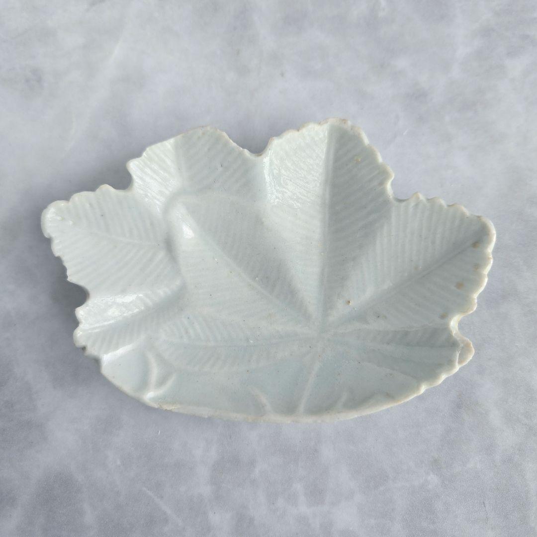 古伊万里　白磁　変形小皿　紅葉　江戸時代　アンティーク　骨董　金継ぎ　金直し