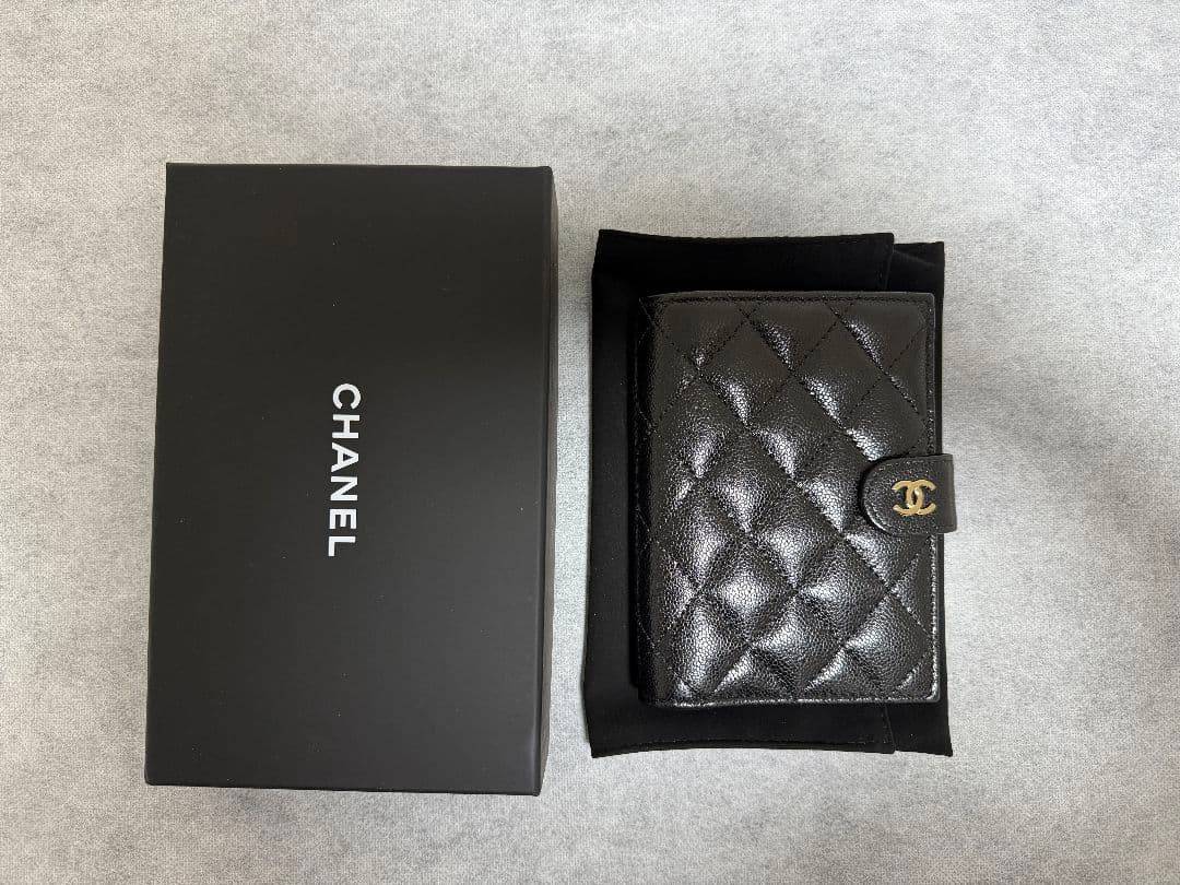 シャネル　パスポートケース キャビアスキン 黒