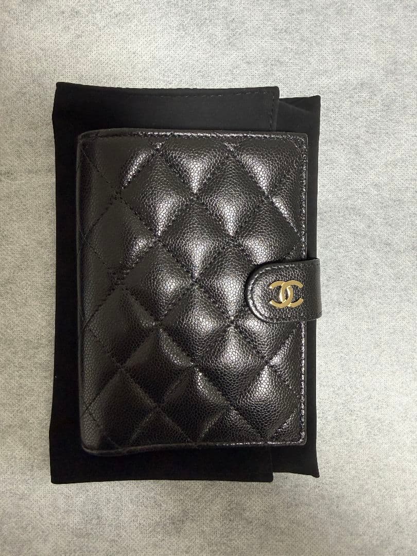 シャネル　パスポートケース キャビアスキン 黒