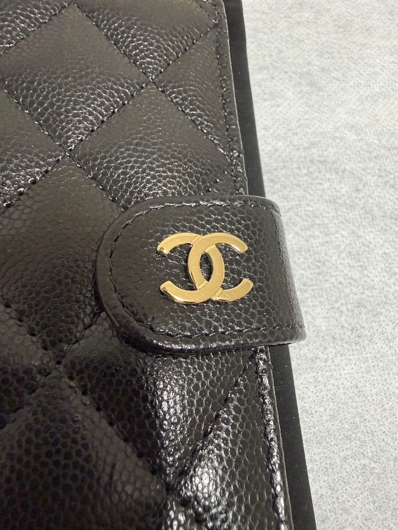 シャネル　パスポートケース キャビアスキン 黒