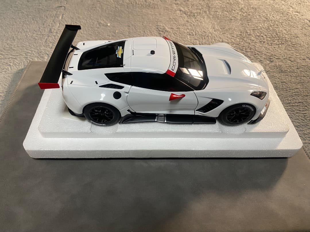 ぶ*ぃ様 (希少品)AUTOart 1/18 シボレー コルベット C7.R ホ