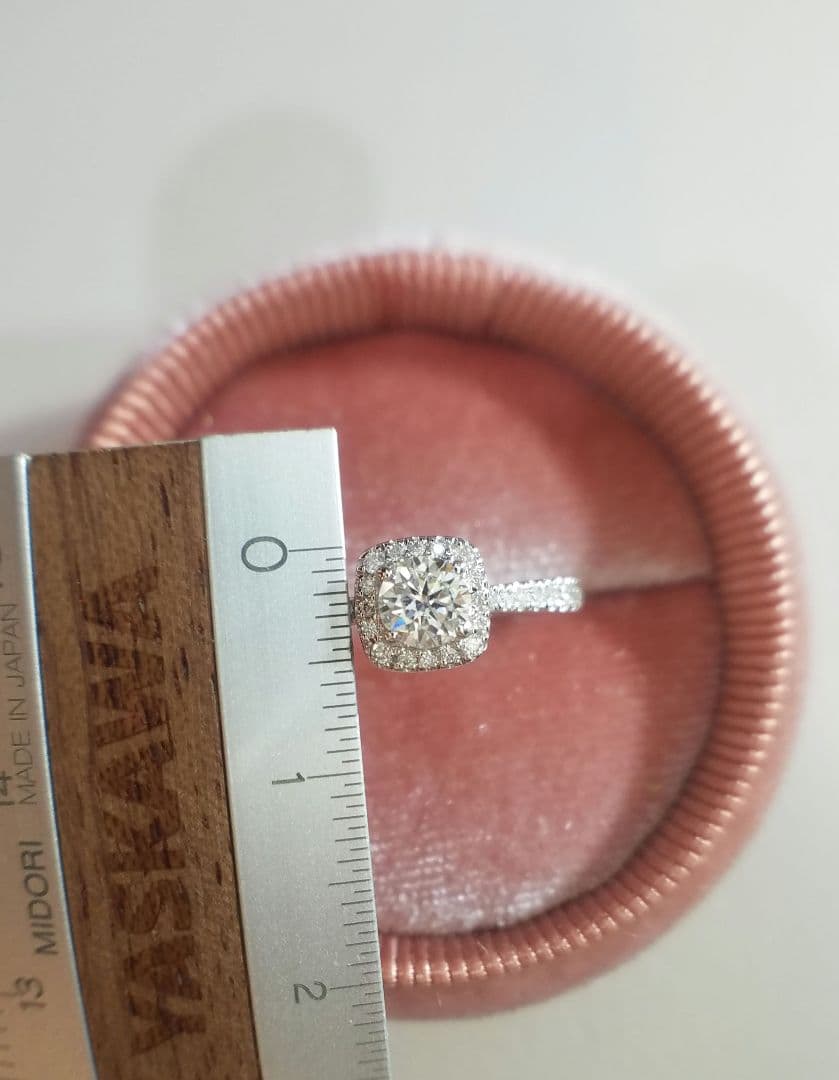 Yu⭐︎ページ！最高級モアサナイト　0.3カラット　スクエアヘイローリング