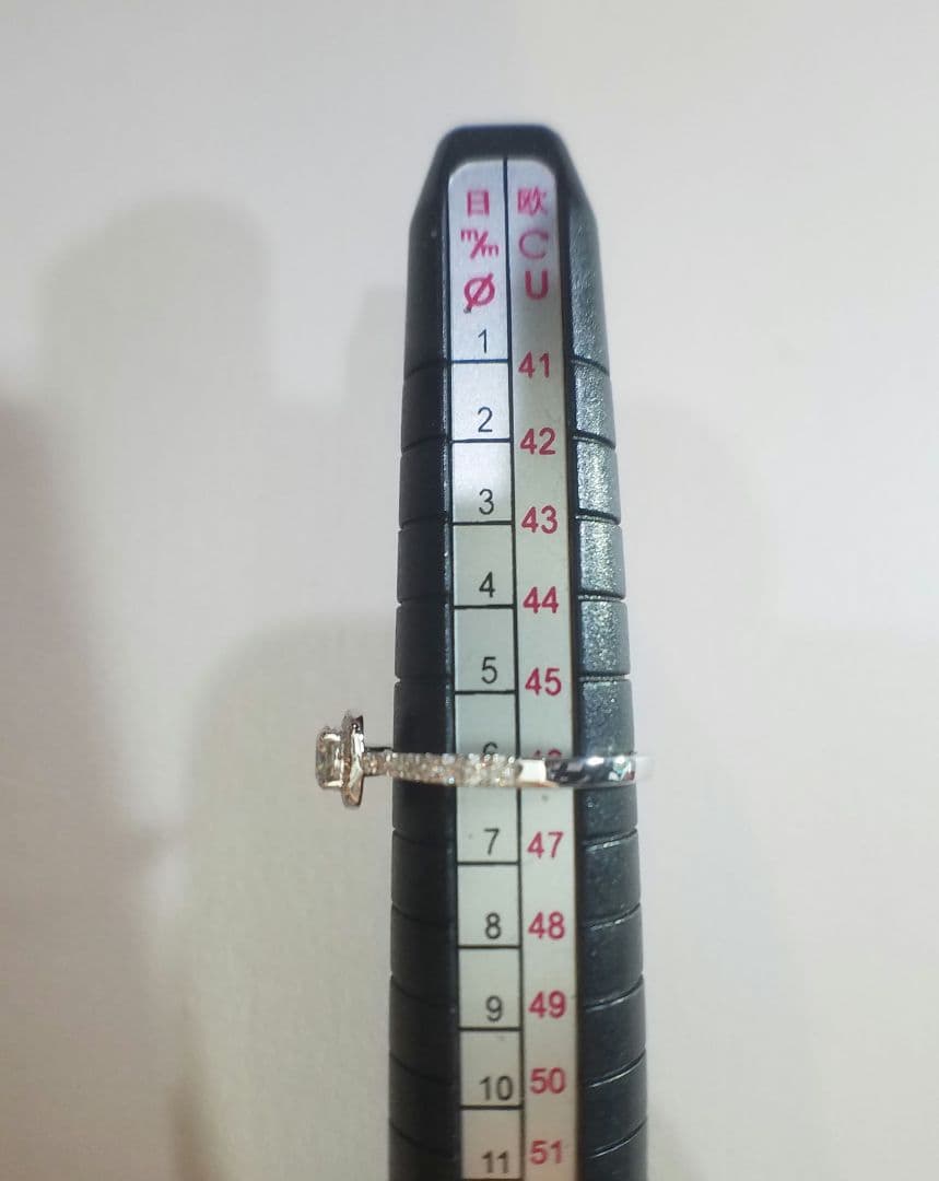 Yu⭐︎ページ！最高級モアサナイト　0.3カラット　スクエアヘイローリング