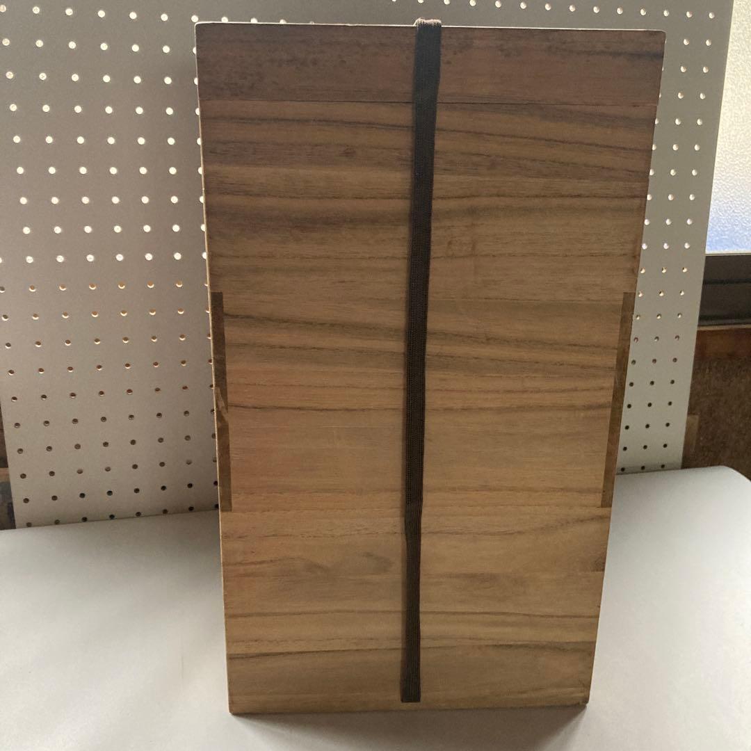 高麗青磁　人間国宝　柳 海剛　韓国人間文化財 象嵌彫文 た壺