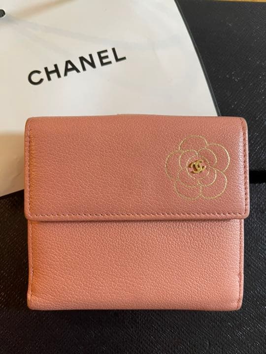 シャネル　二つ折り財布