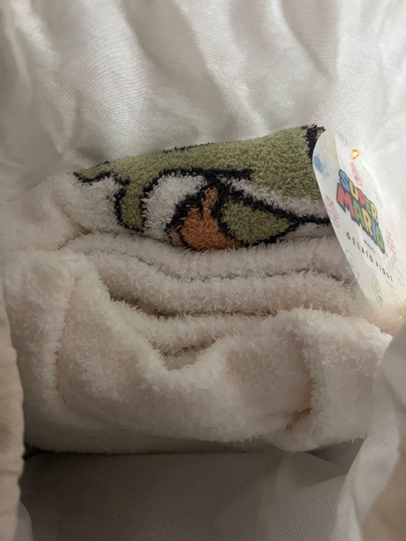 【新品未使用】レディースジェラピケヨッシーパジャマ上下セット、プレゼント袋付き