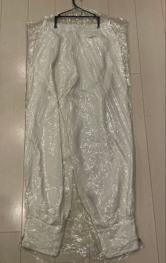 ホワイト サルエルパンツ ボタン付き