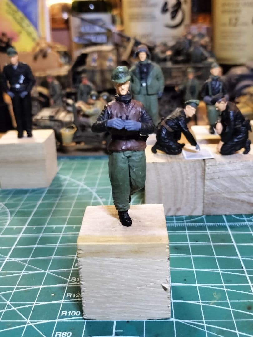 ミリタリー 1/35 ドイツ軍兵９体フィギュアセット&1/35キングタイガー