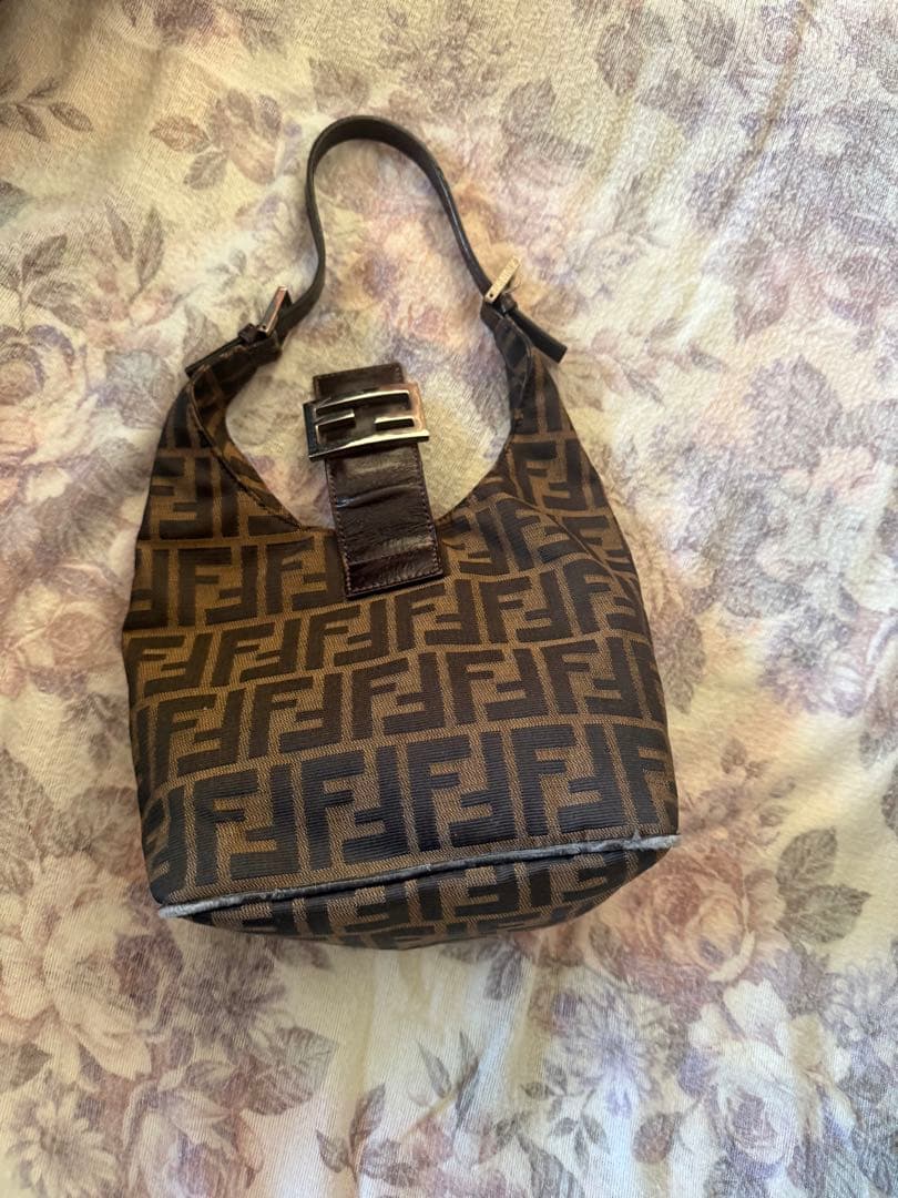 Fendi ブラウンロゴハンドバッグ