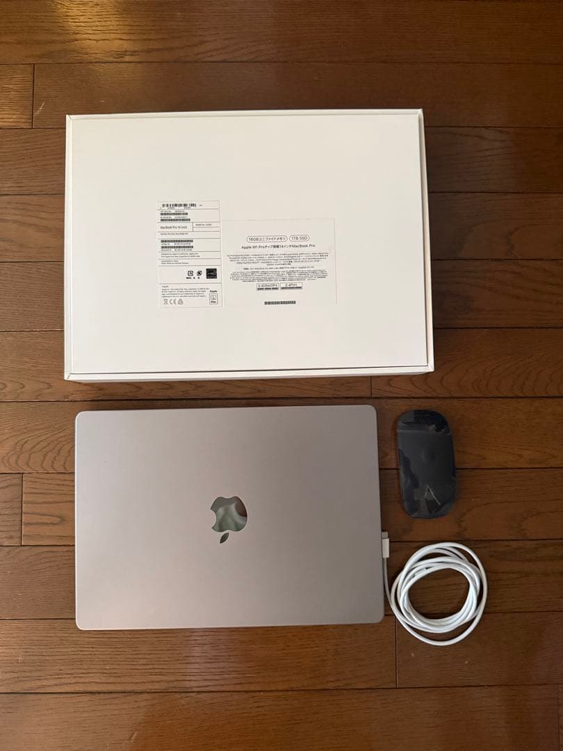 Macbook Pro 2021 M1 Pro 16GB/1TB 液晶に難あり