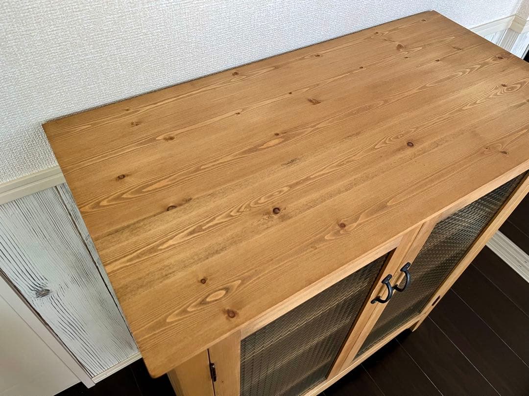 パイン無垢材 オーダーキャビネット チェッカーガラス扉