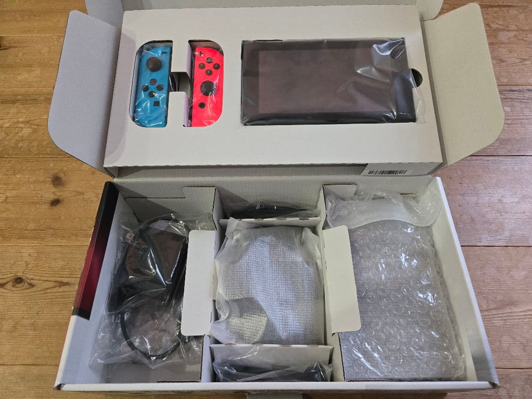 Nintendo Switch 本体　キャリーケースのおまけ付き