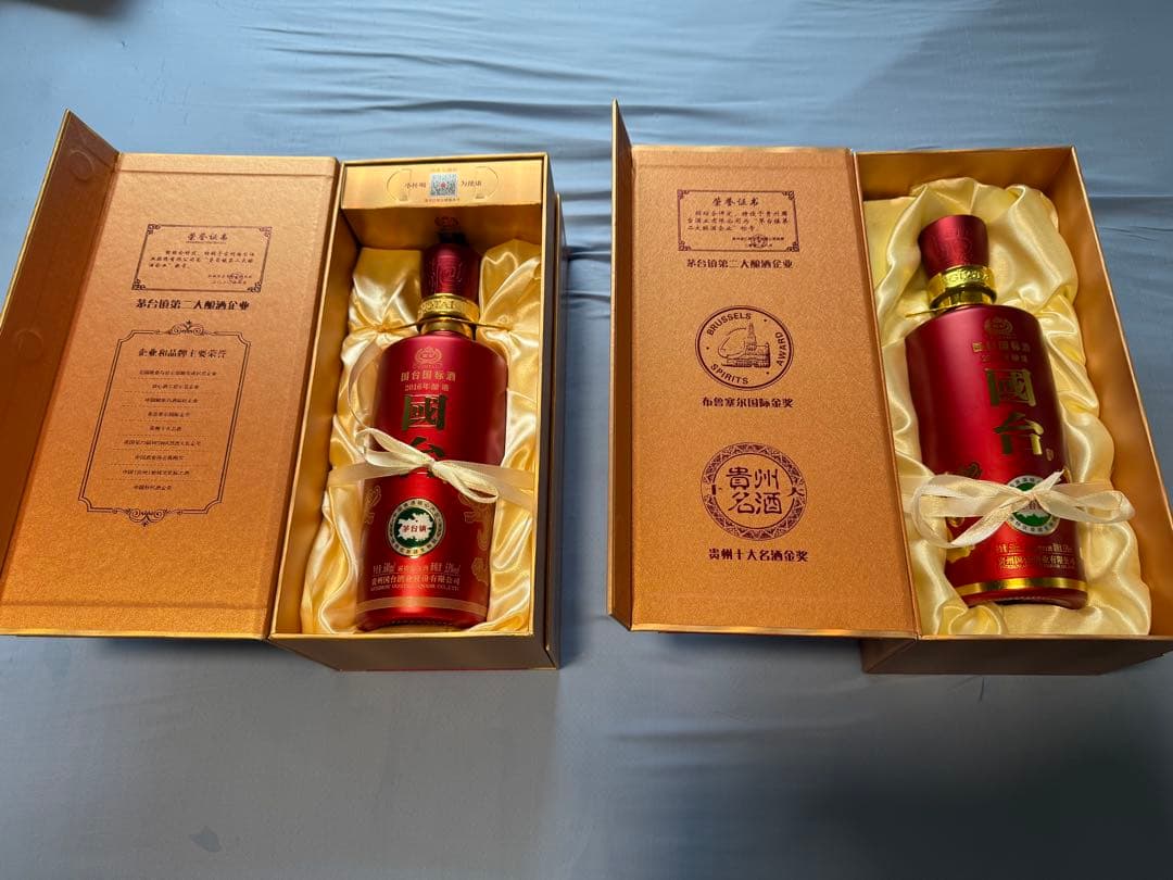 国台、白酒（パイチュウ）　2本セット　グラス付き（2013年、2016年醸造）