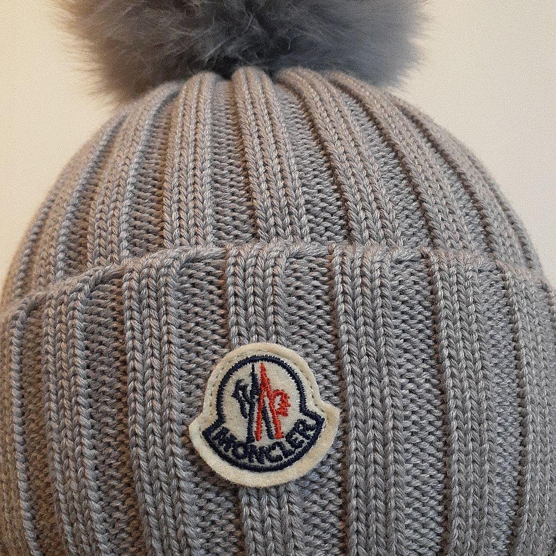 MONCLER モンクレール　グレー　ニット帽　ファー付きポンポン
