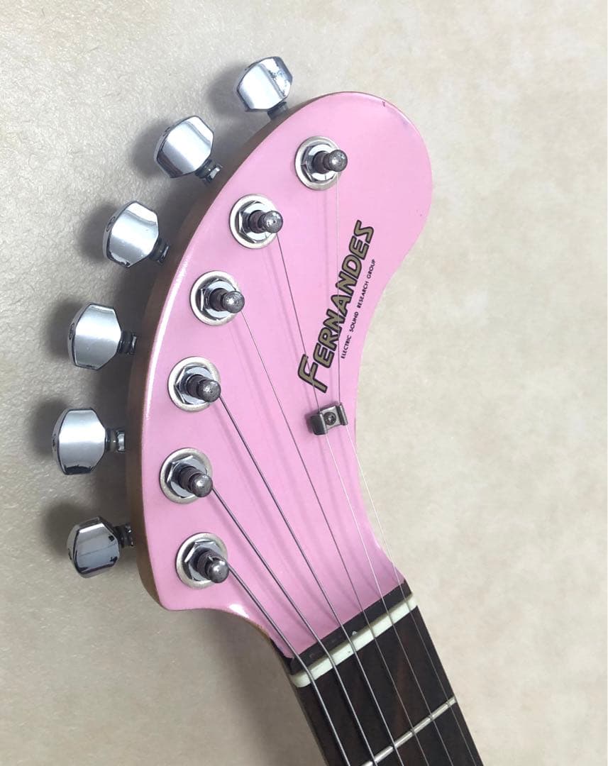 【超美品】ZO-3 ピンク アンプ内蔵ミニギター 専用ケース付き！！