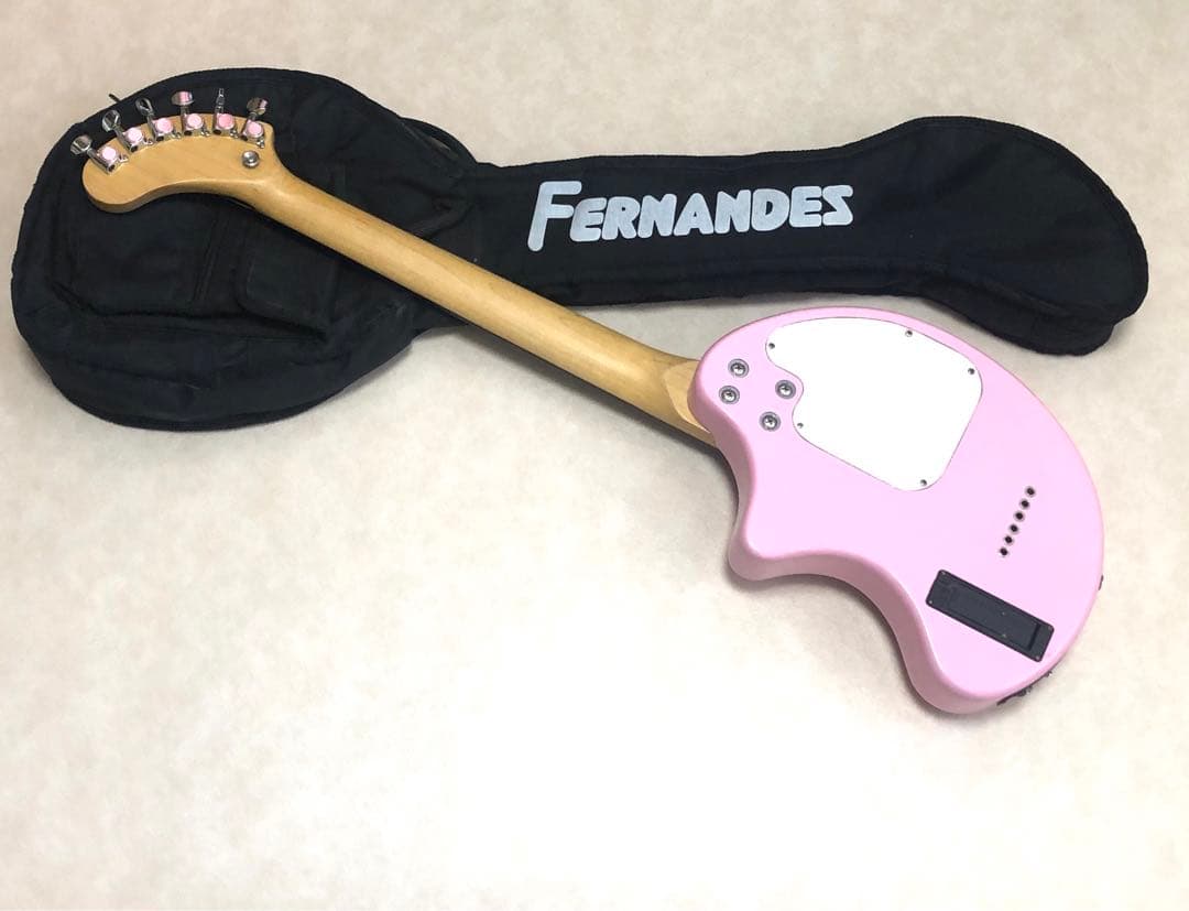 【超美品】ZO-3 ピンク アンプ内蔵ミニギター 専用ケース付き！！