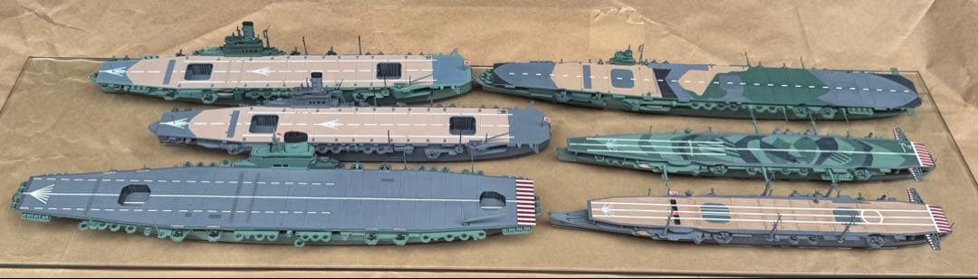 TYPE-B 戦艦、空母プラモデル　完成品　ガラスショーケース付き！