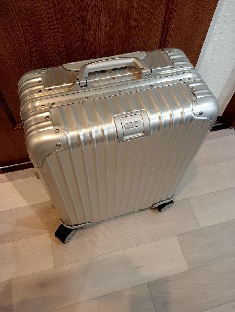 リモワスーツケース東京丸ノ内店購入