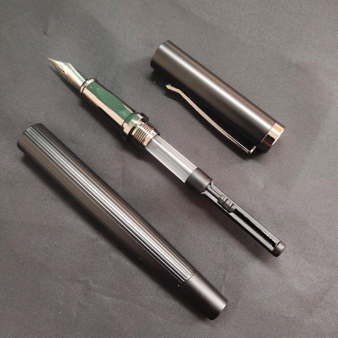 @ブラック ストライプデザイン 万年筆