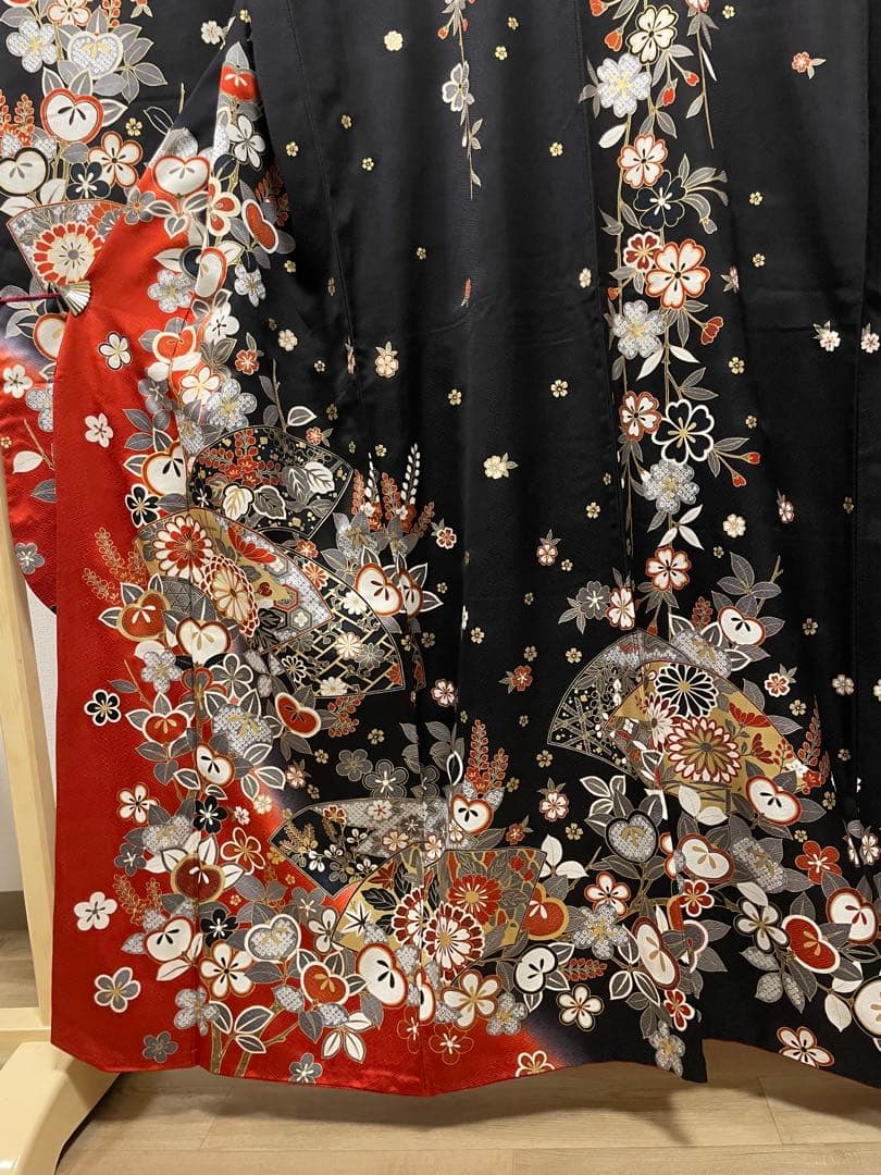 E 美品 豪華な花々模様 金彩 黒×赤 正絹 袷 振袖 着物 成人式 K9