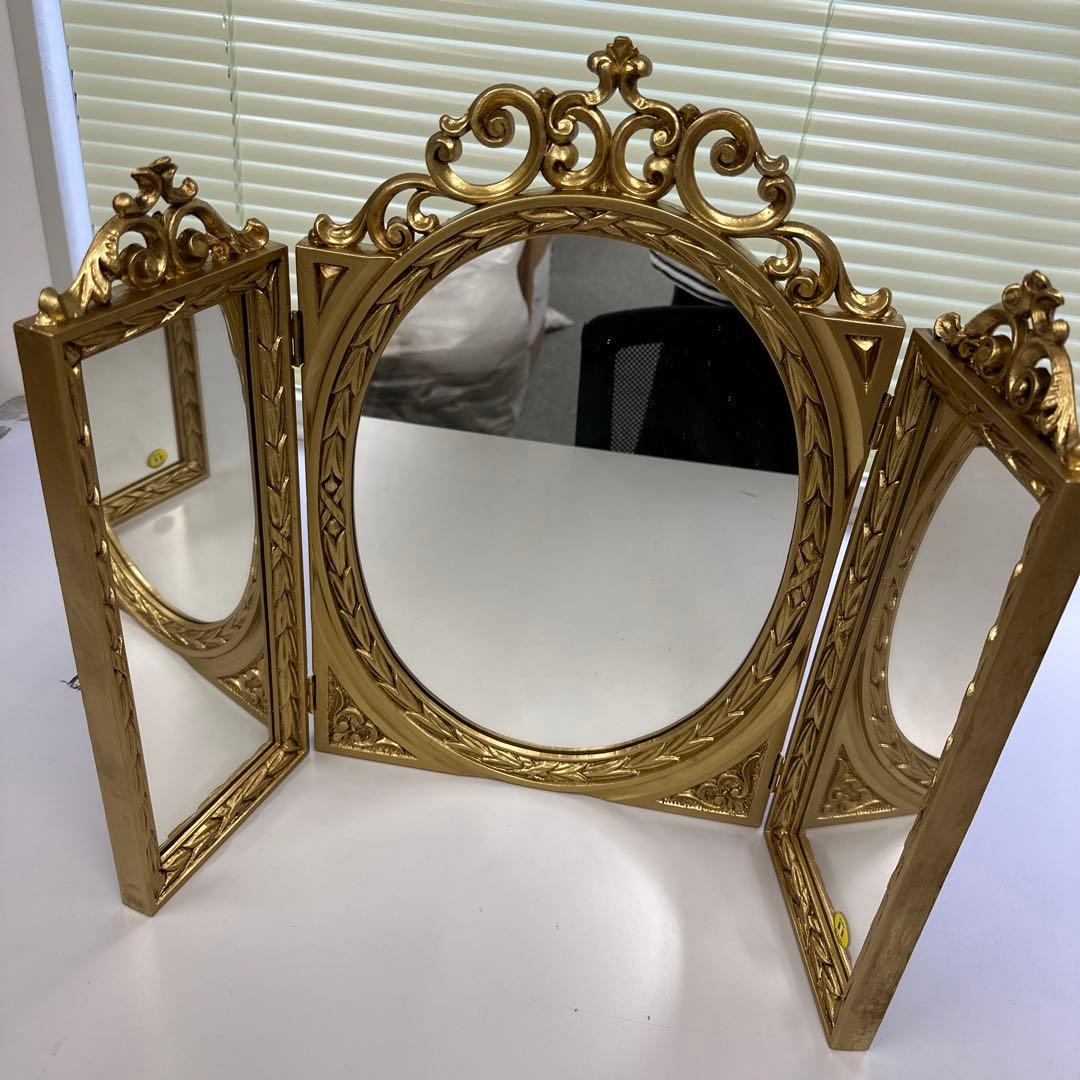 装飾的なゴールド三面鏡