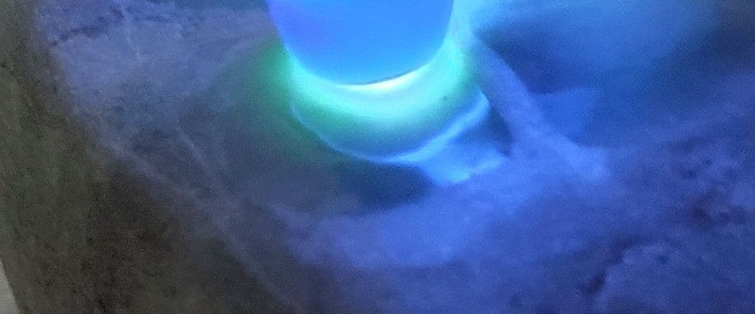 レアミャンマー産 翡翠原石 石全体にグリーンの色合い 355g