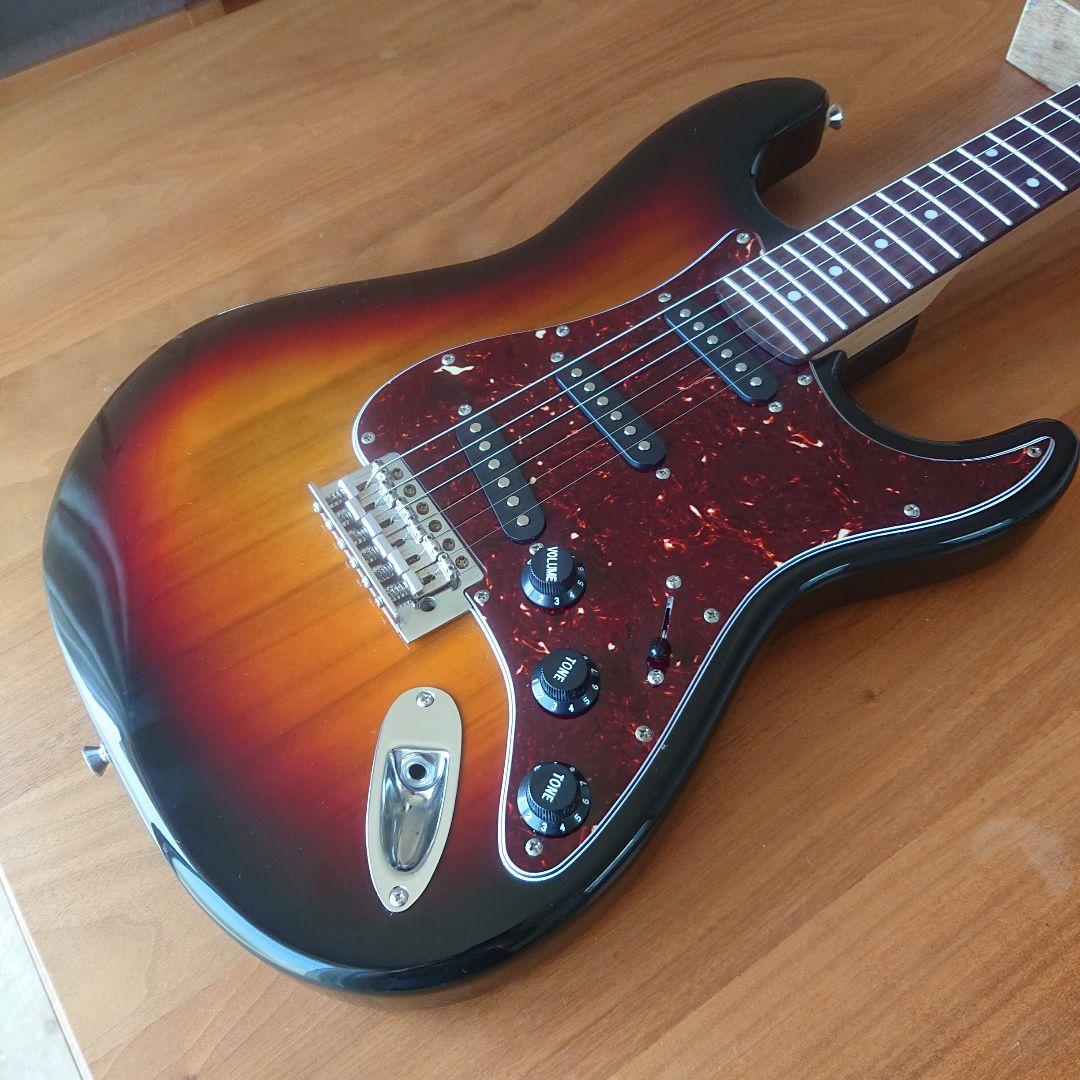 サンバースト ストラトキャスター エレキギター