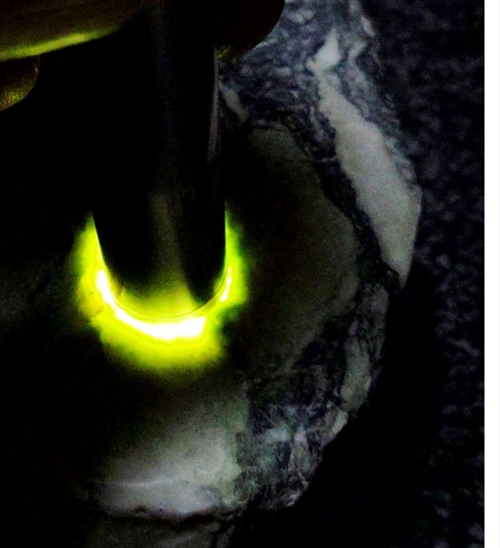 ★翡翠原石★糸魚川硬玉【姫川河口・川ズレ・カット702ｇ】