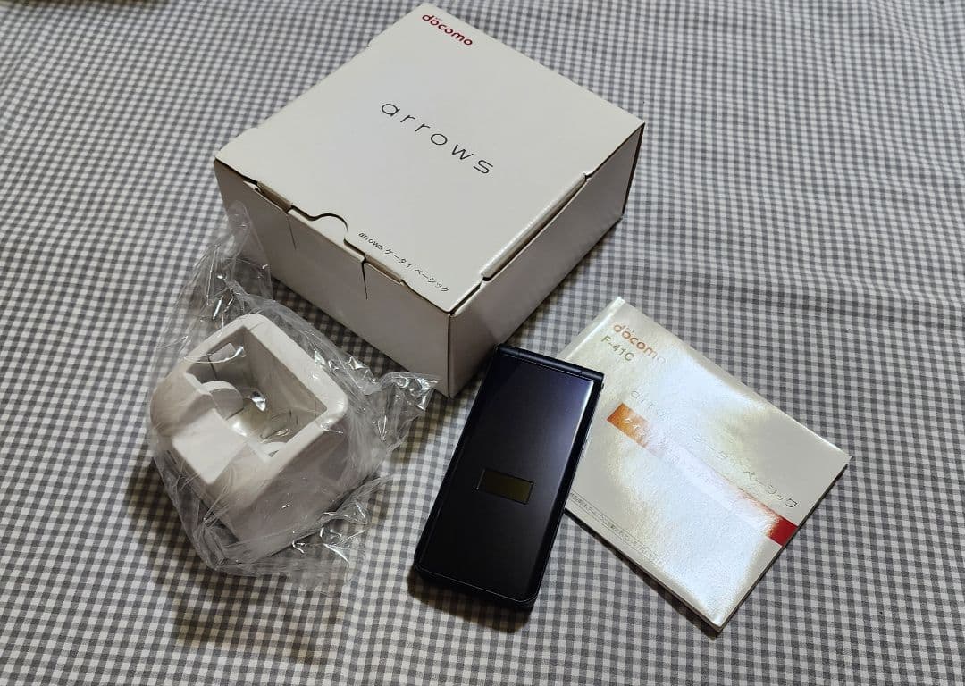 docomo F-41C 折りたたみ式携帯電話 本体 arrows