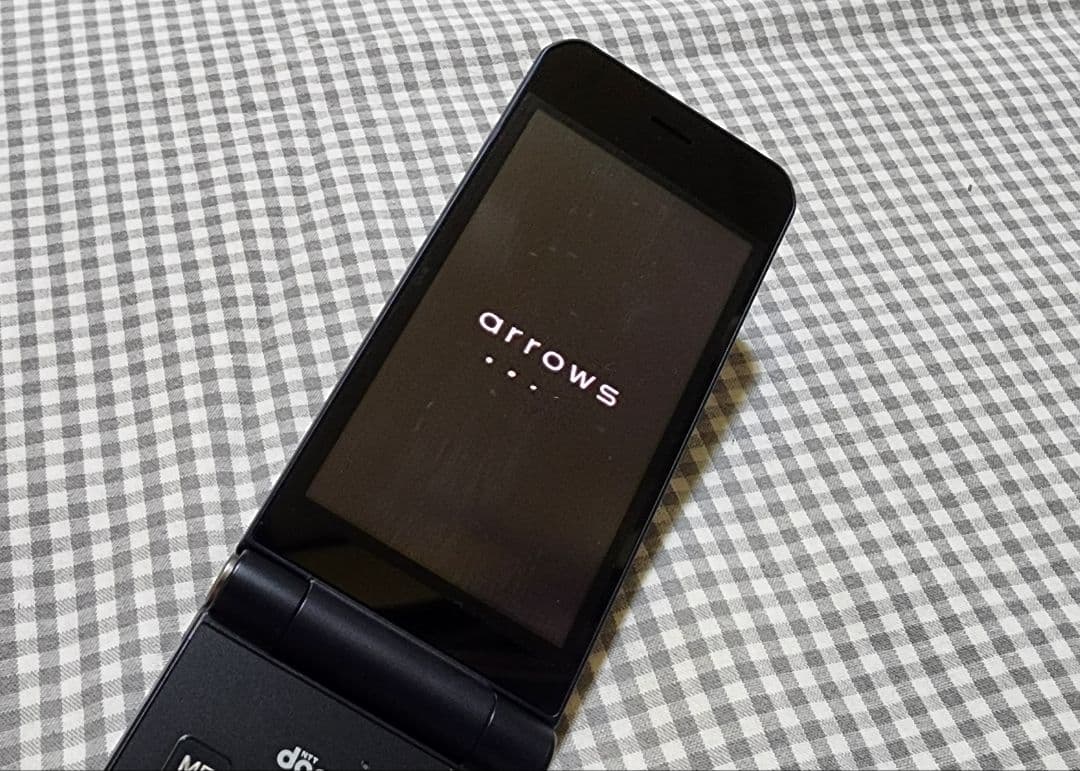 docomo F-41C 折りたたみ式携帯電話 本体 arrows