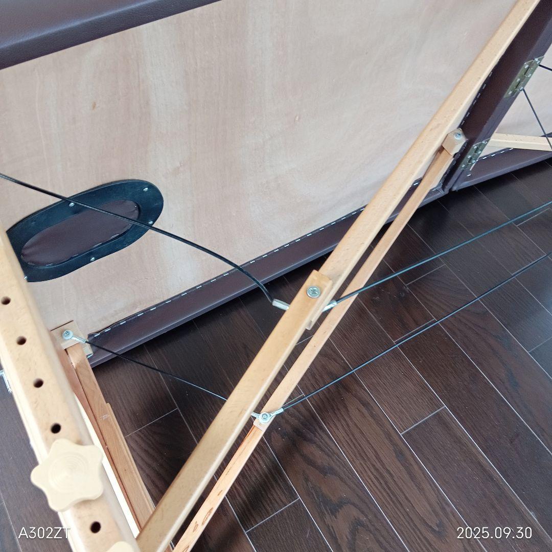 軽量 折りたたみ木製マッサージベッド　ブラウン