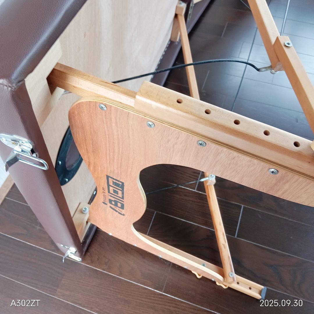 軽量 折りたたみ木製マッサージベッド　ブラウン