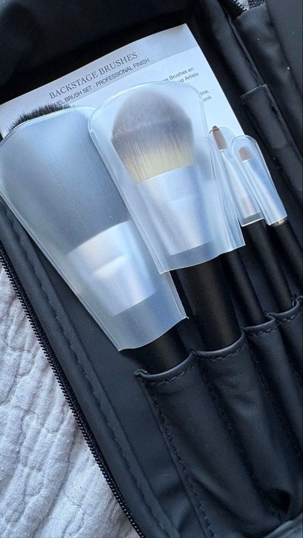 愛*美様 Dior ポーチ付きメイクブラシ5本セット 【未使用品】