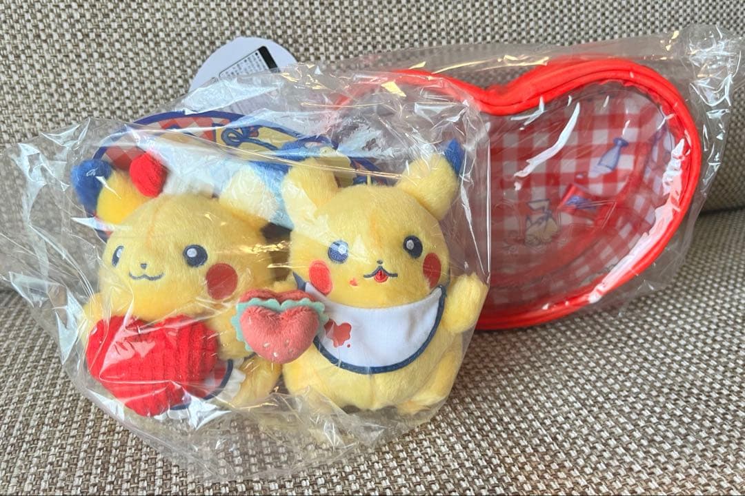 ピカチュウダイナー　ハンバーガー　ぬいぐるみ　ポーチ　新品未使用　匿名配送