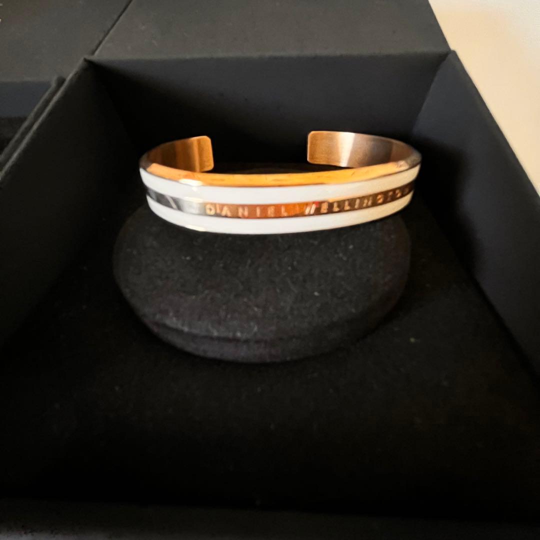 【レア】ダニエルウェリントン 白 皮ベルト 腕時計 バングル セット ウォッチ
