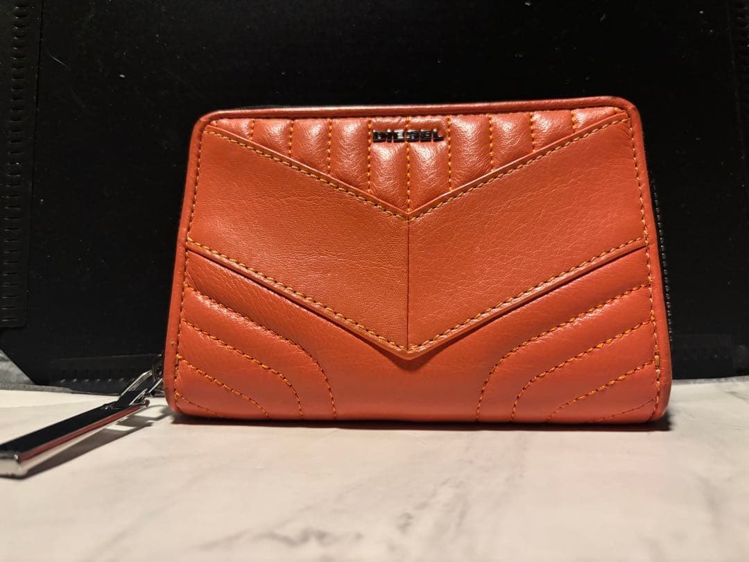 【新品未使用】DIESELディーゼル 本革二つ折り財布