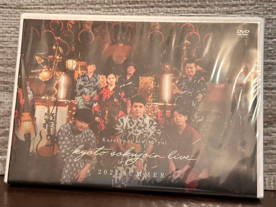 YUI 直筆サイン入り写真集&ライブDVD