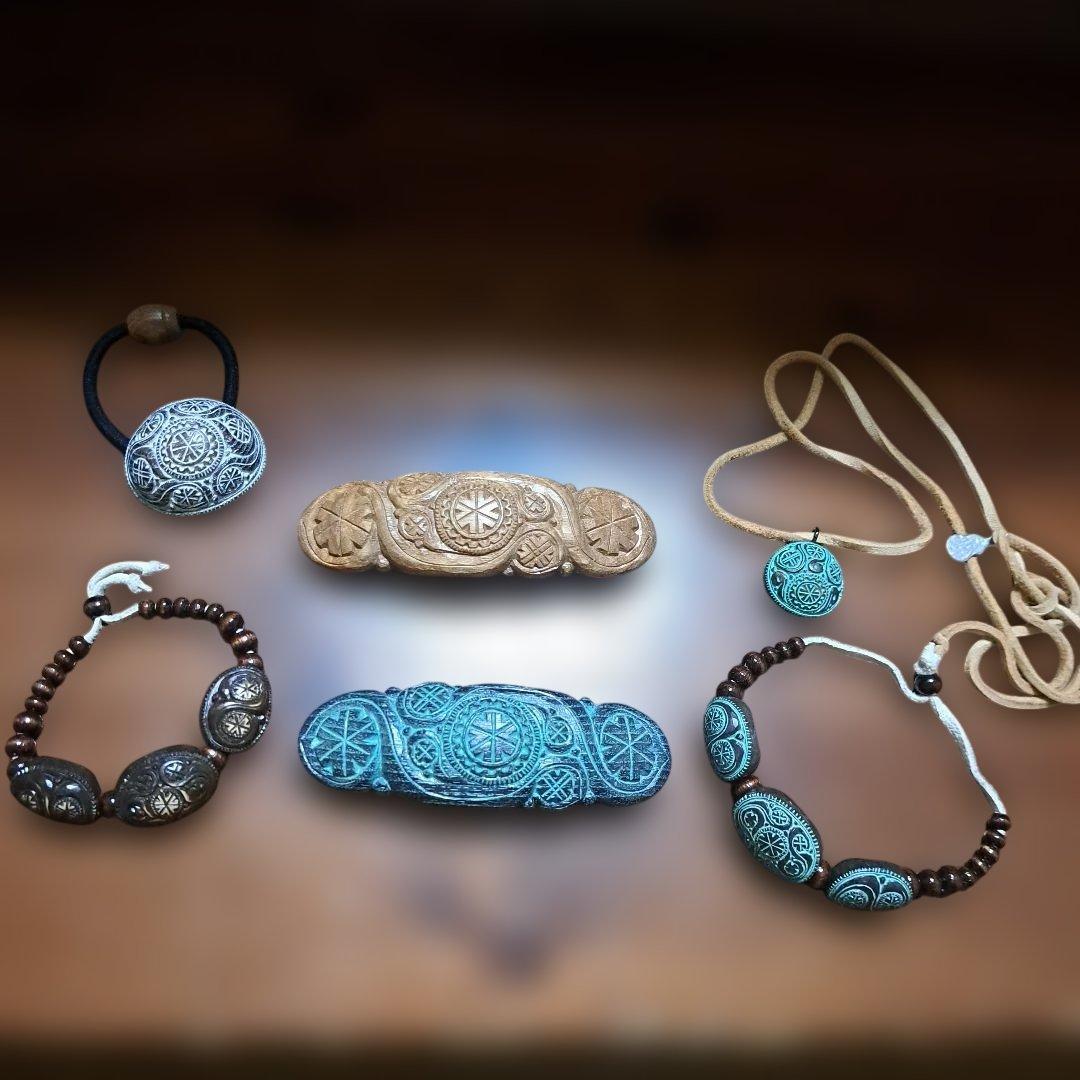 アイヌ木製彫刻模様ネックレス・バレッタ・ブレスレット６点セット