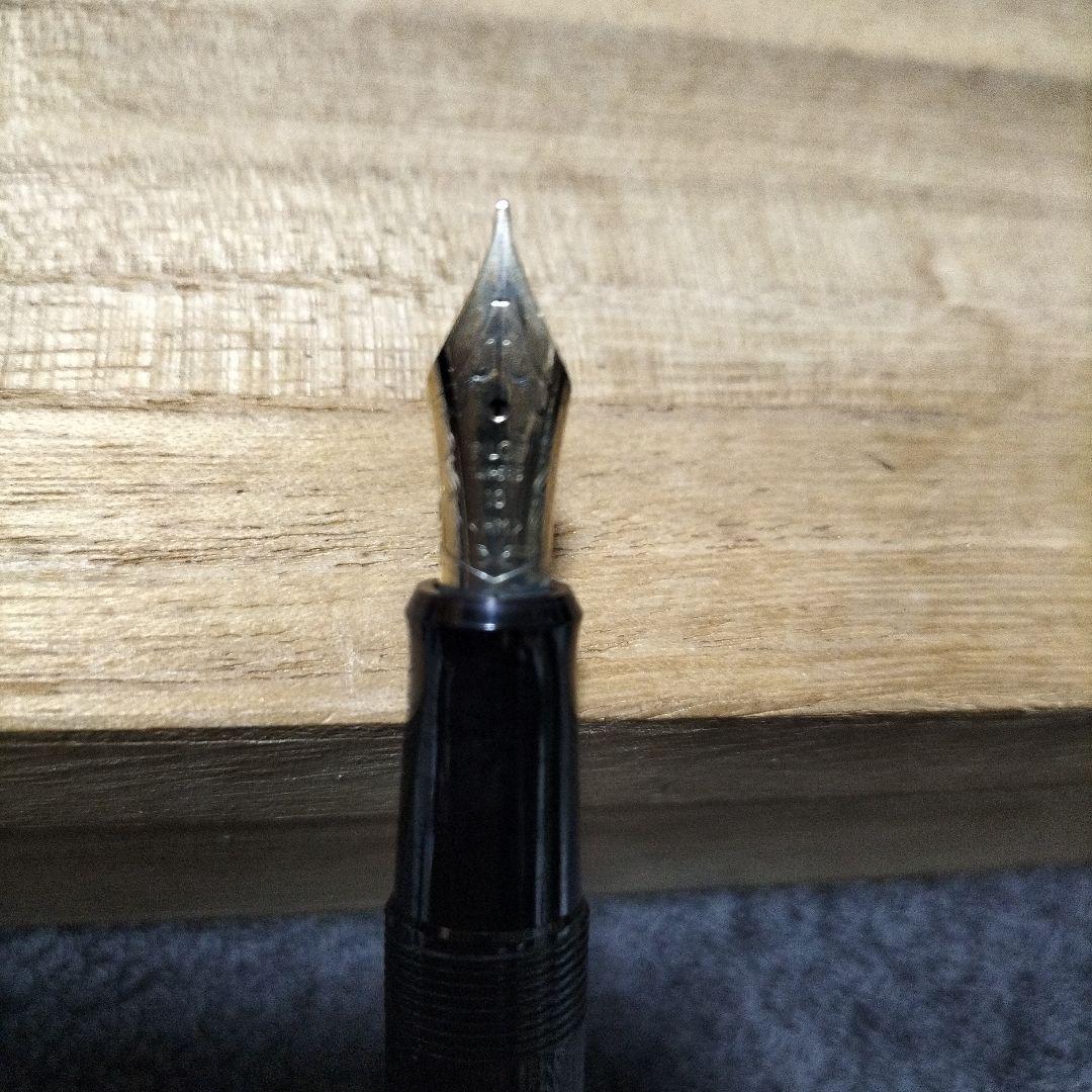 14K PILOT 万年筆 黒と金のアクセント