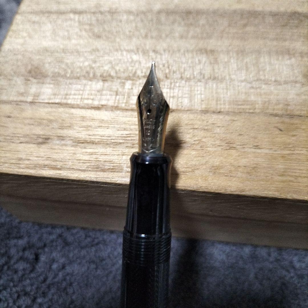 14K PILOT 万年筆 黒と金のアクセント