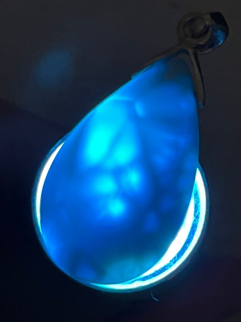 天然石☆品質良し！ラリマーしずく型ペンダントトップ☆透けるブルー＆模様が美しい！