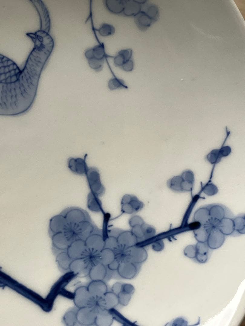 櫛高台の孔雀と花の模様の皿