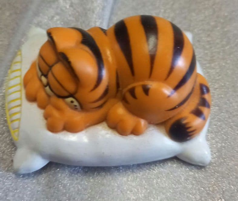 ☆レア☆1981☆ビンテージ☆ガーフィールド☆寝ているミニフィギュア☆