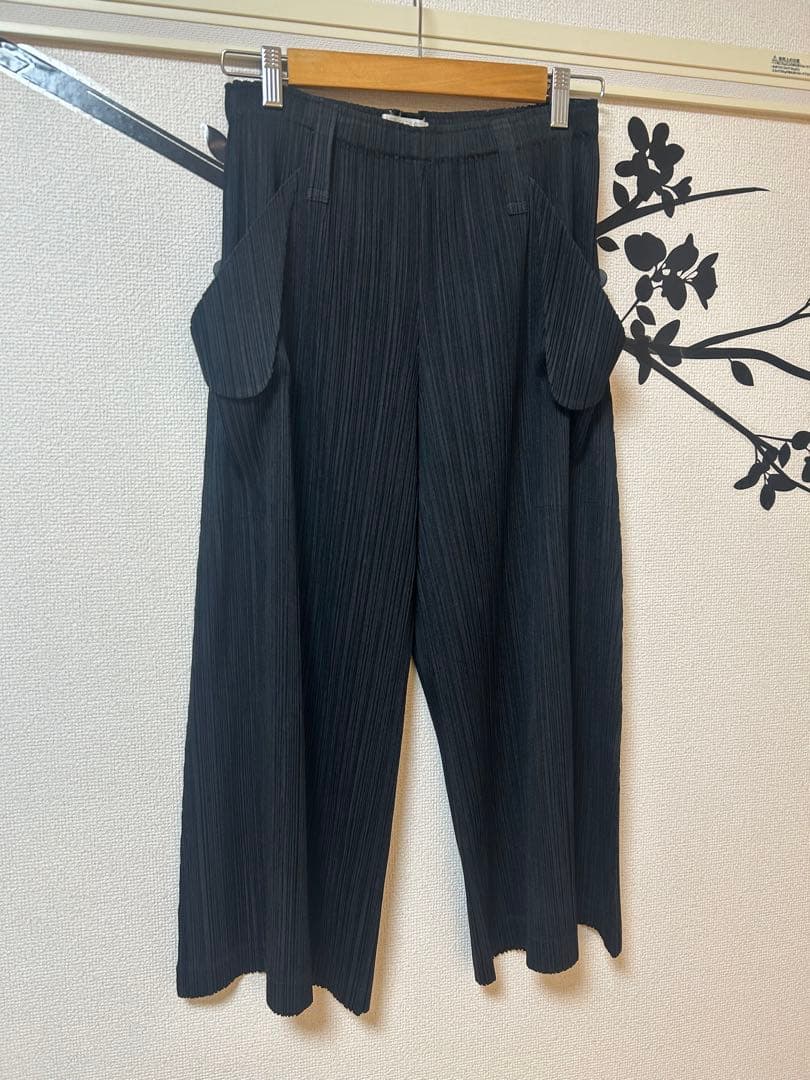プリーツプリーズ　ブラックガウチョパンツ