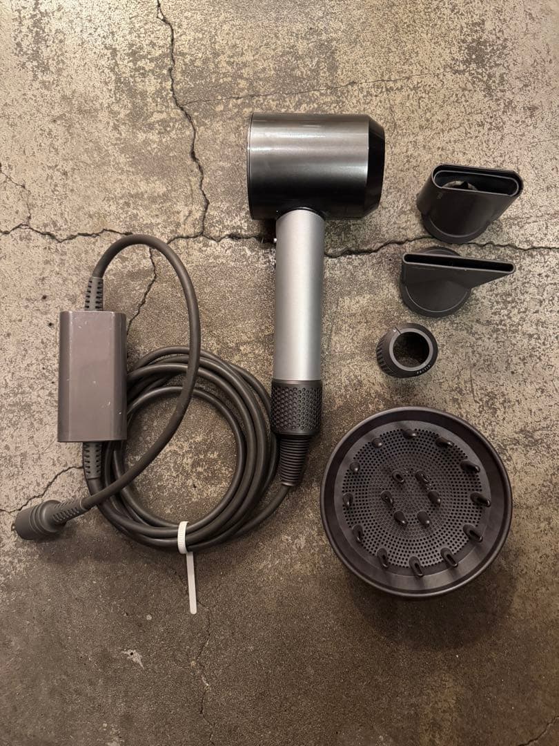 ダイソンドライヤー　HD12 サロンモデル プロ用　Dyson pro