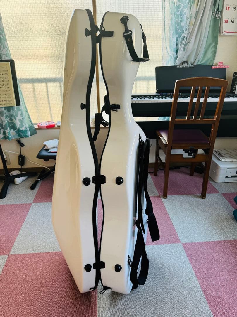 チェロのハードケース 1/4～1/2サイズ調整可能 超軽い 希少な自家用